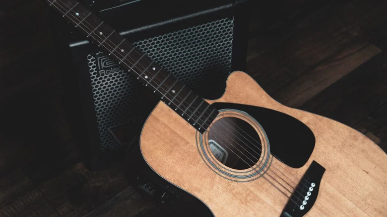 A Quick Buyer’s Guide to Acoustic Guitars — What to Know